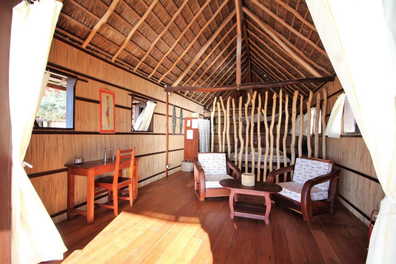 Ecolodge Du Menabe Belo Bagian luar foto